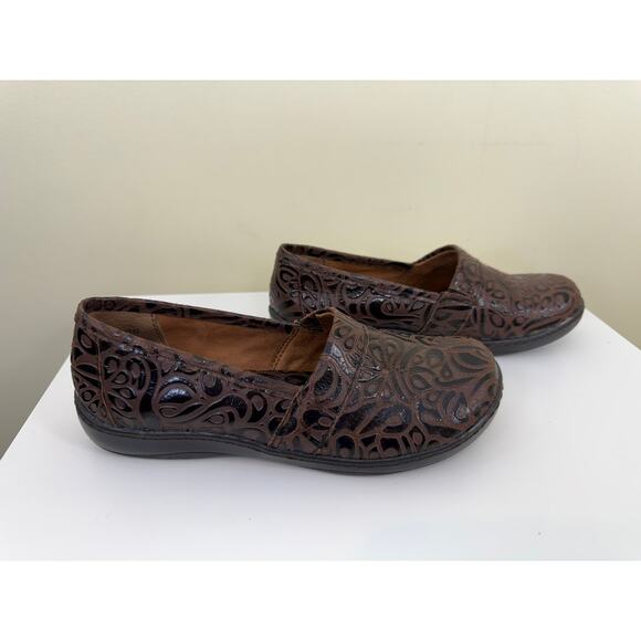 BOC Born Concept Brown Embossed Leather Clog Shoes Size 7.5M Slip-On Comfort - Picture 2 of 6